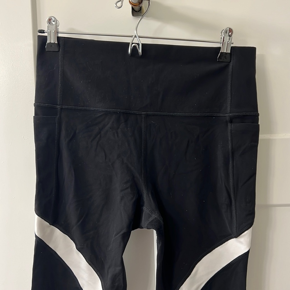 Athleta salutation stash pocket 7/8 tight
